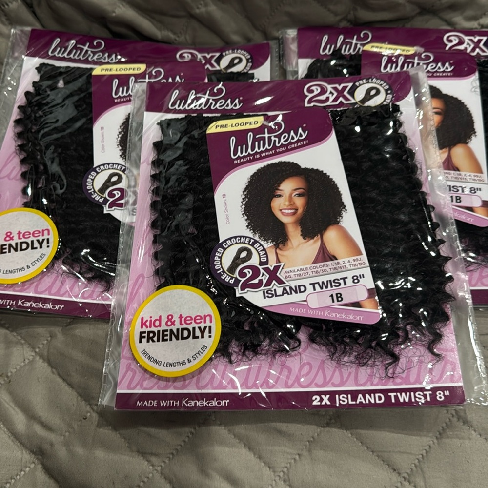 Lulutress Island twist 8” color 1b